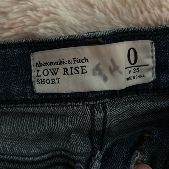 Abercrombie and Fitch Low Rise Shorts. - Picture 6 of 8